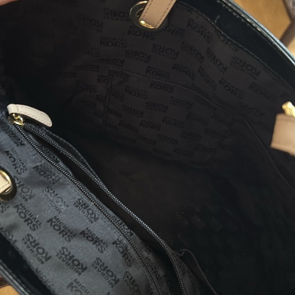 MICHAEL KORS black handbag, shiny, 10x16, lightly used - Picture 4 of 6